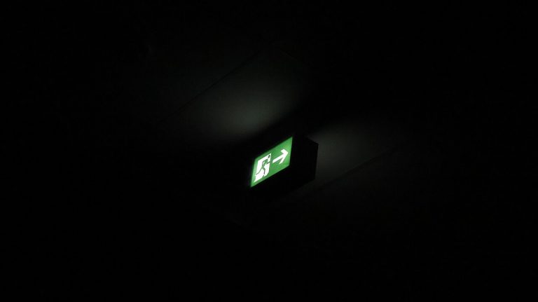 Symbolfoto zum Rechner Abstand von Notleuchten: Vorprüfung